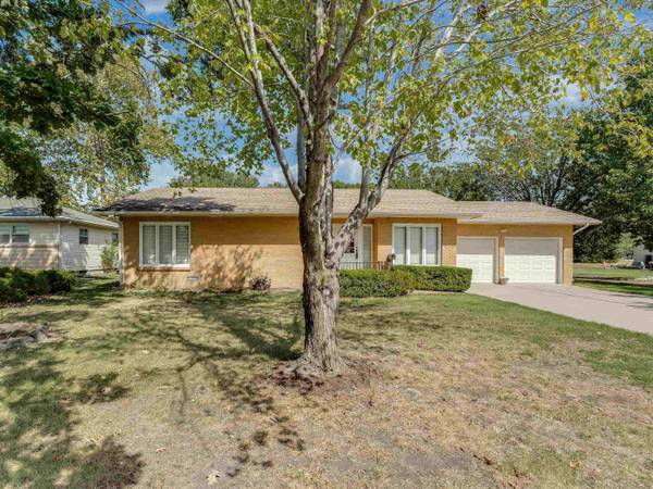 1120 E 8th, Newton, KS 67114