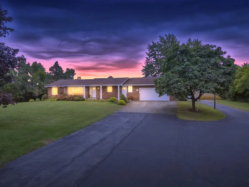 7501 W 1400, Demotte, IN 46310