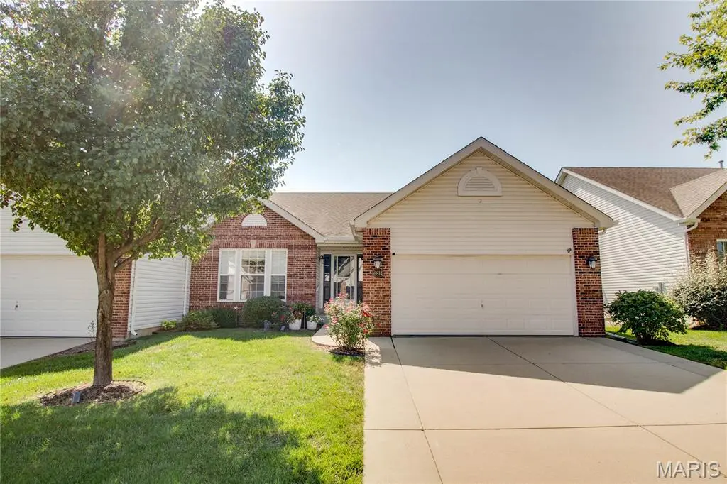 6814 Kensington DR, Maryville, IL 62062