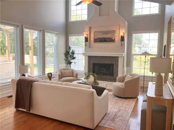 8925 W 132nd TER, Overland Park, KS 66213