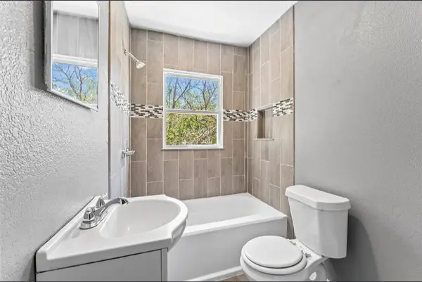 4105 E Linwood BLVD, Kansas City, MO 64128