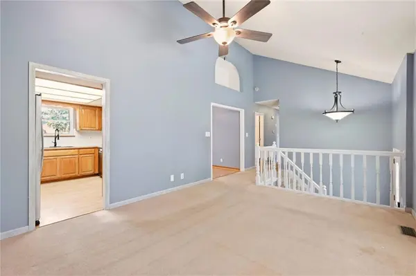 408 Huntington CT, Greenwood, MO 64034