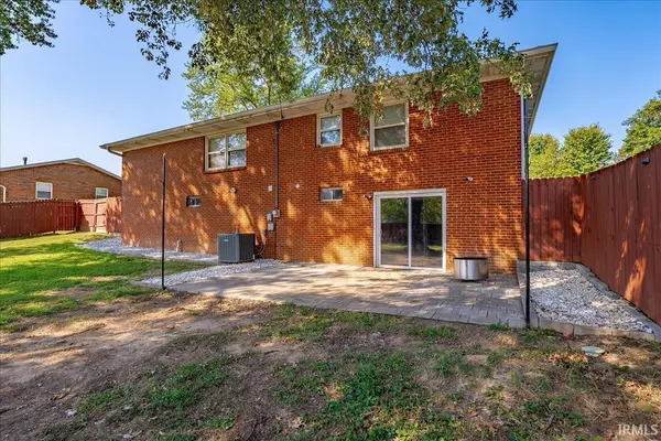 1112 Tower DR, Boonville, IN 47601
