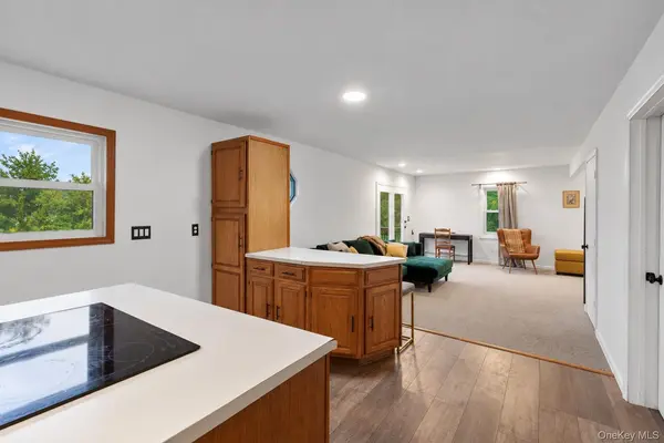 28 Beaverbrook RD, New Windsor, NY 12553