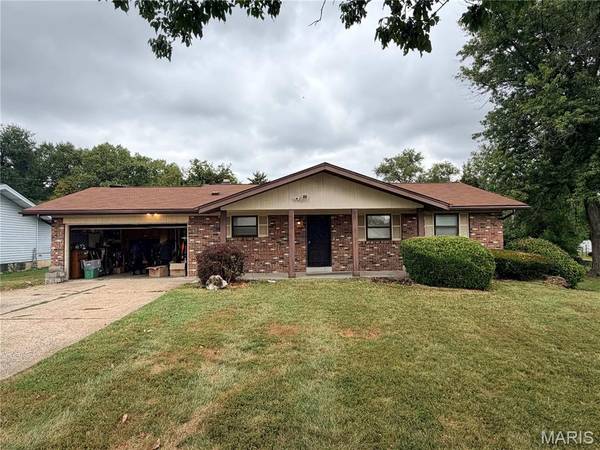 12095 Trampe Heights LN, St Louis, MO 63138
