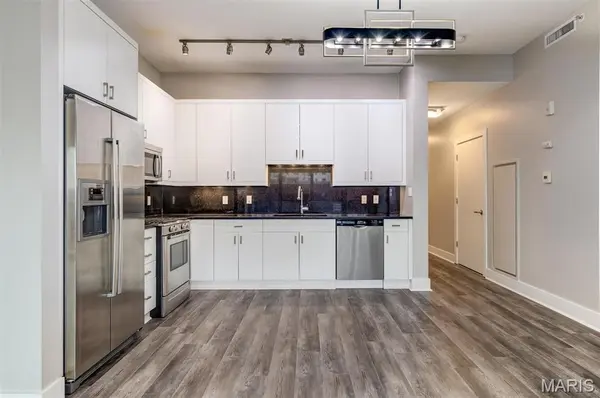 9 N Euclid AVE #302, St Louis, MO 63108