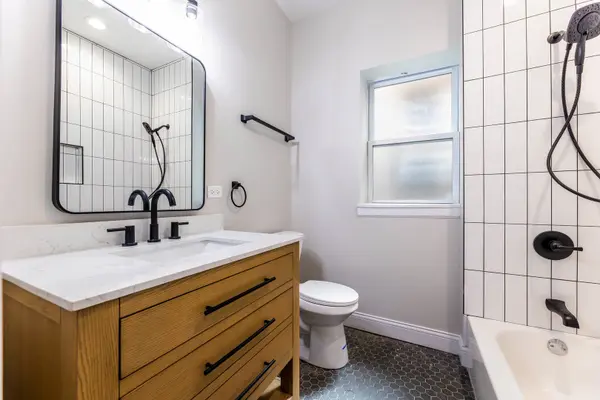 18 S Austin BLVD #1, Oak Park, IL 60304