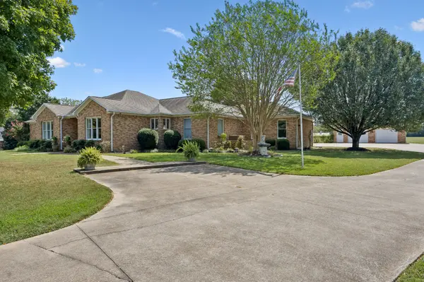 23 Cardinal Ct #W, Lawrenceburg, TN 38464