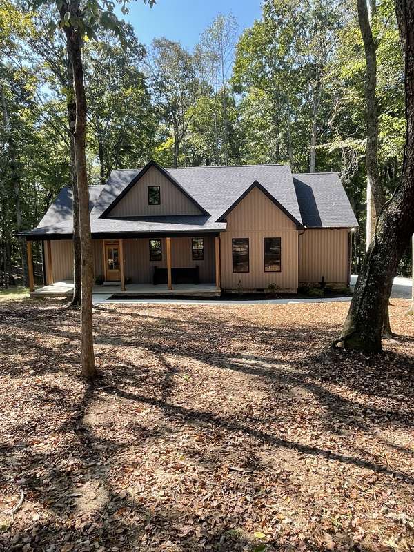 1220 Breeden Rd, Charlotte, TN 37036