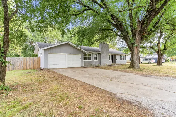 1904 S Glencrest AVE, Springfield, MO 65804