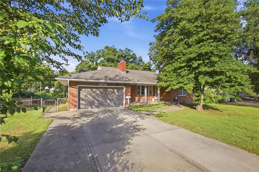 6710 N Baltimore AVE, Gladstone, MO 64118
