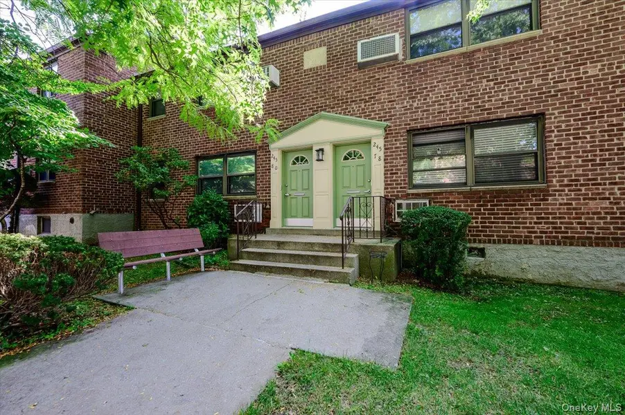 245-78 62nd AVE #A-9, Upper, Douglaston, NY 11362