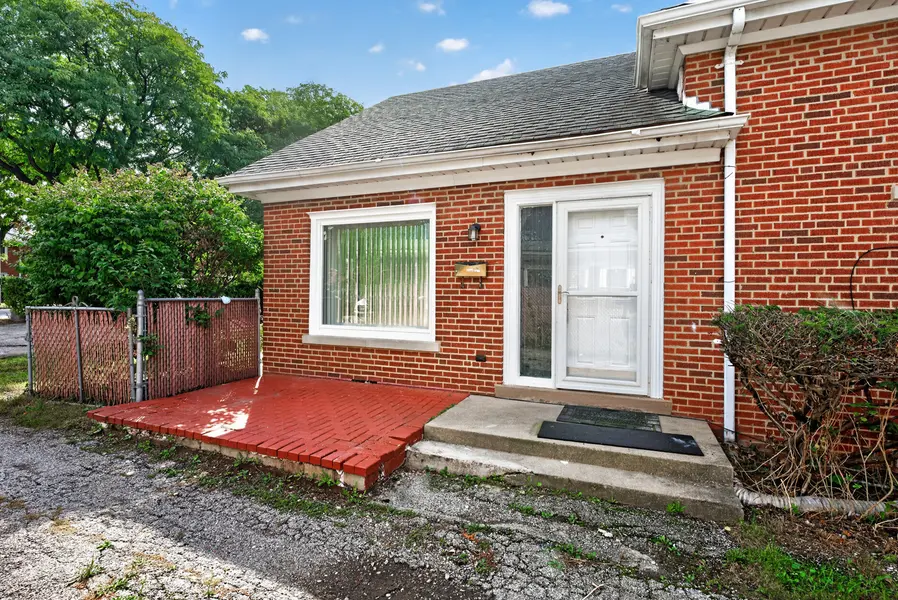 816 S La Grange RD, La Grange, IL 60525