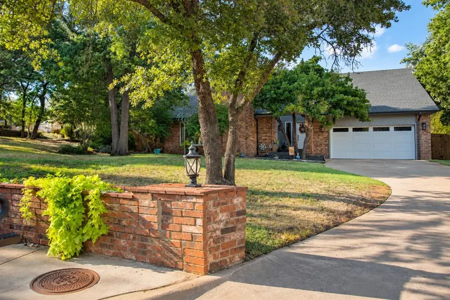 1705 Canary CT, Edmond, OK 73034