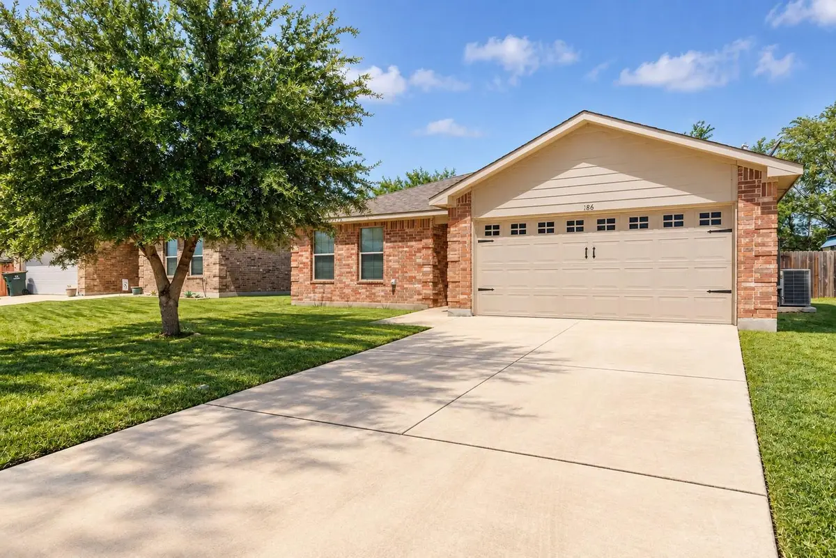 186 Talon DR, Luling, TX 78648