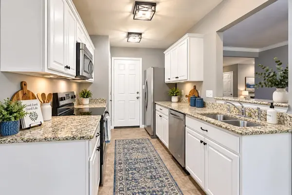 186 Talon DR, Luling, TX 78648