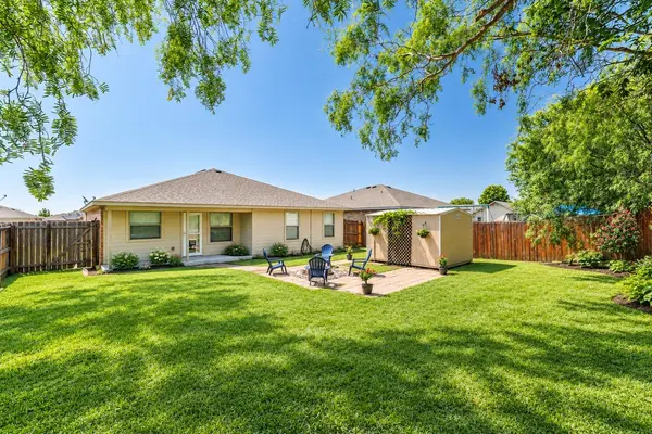 186 Talon DR, Luling, TX 78648