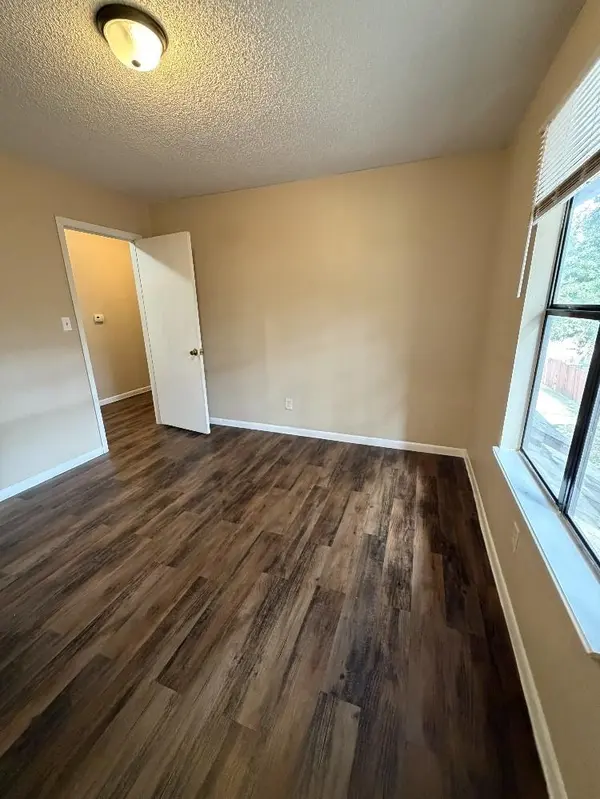 139 Elm DR #104, Lockhart, TX 78644