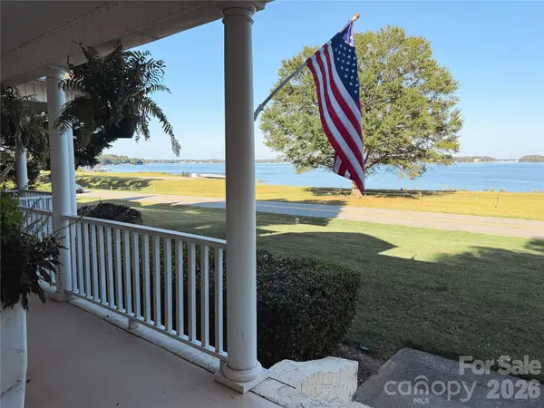 8049 Ravenwood LN, Stanley, NC 28164