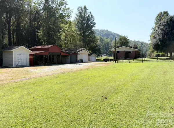 2985 Collettsville RD, Lenoir, NC 28645