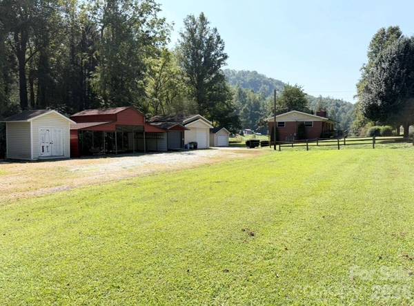 2985 Collettsville RD, Lenoir, NC 28645
