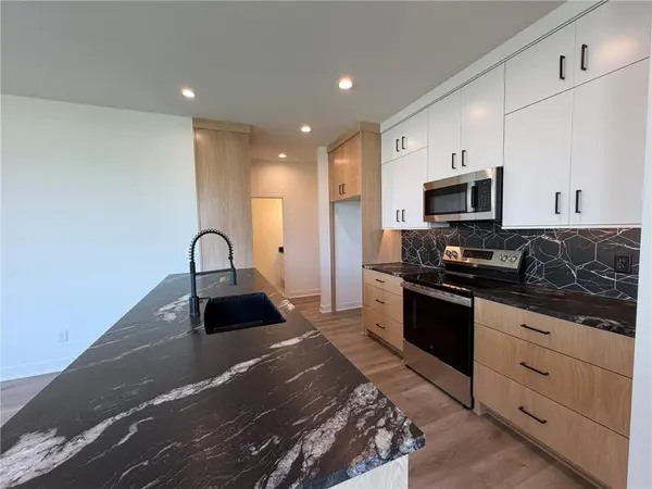 22504 W 93rd TER, Lenexa, KS 66227