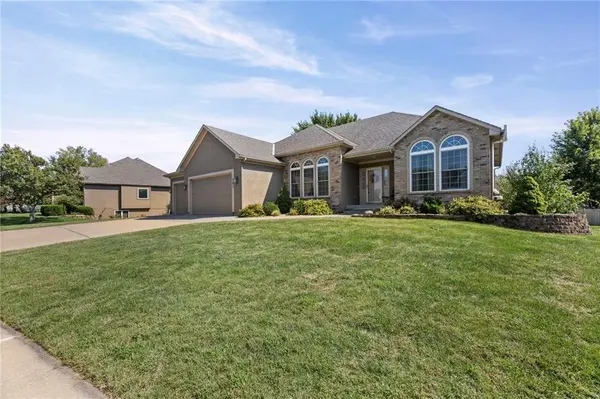 201 E PEACH TREE LN, Gardner, KS 66030