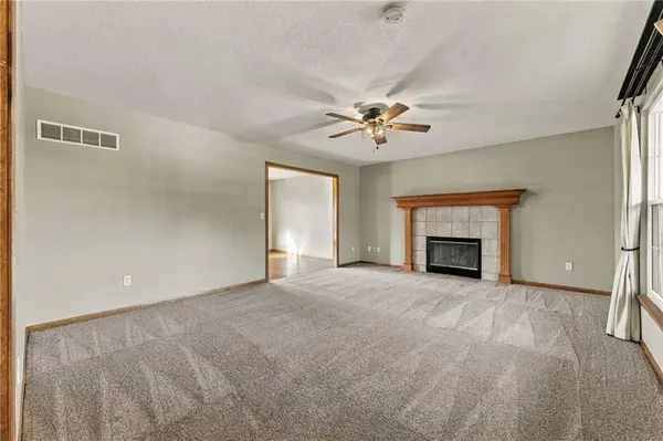 9101 NE 109th TER, Kansas City, MO 64157
