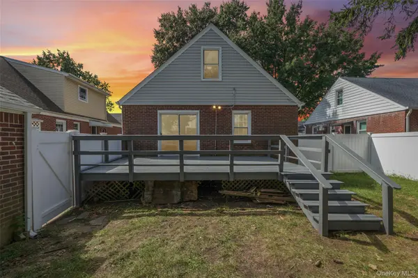 70 Paul AVE, New Hyde Park, NY 11040