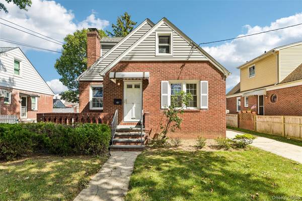 70 Paul AVE, New Hyde Park, NY 11040
