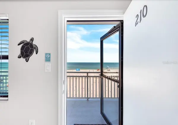 8470 W GULF BLVD #210, Treasure Island, FL 33706