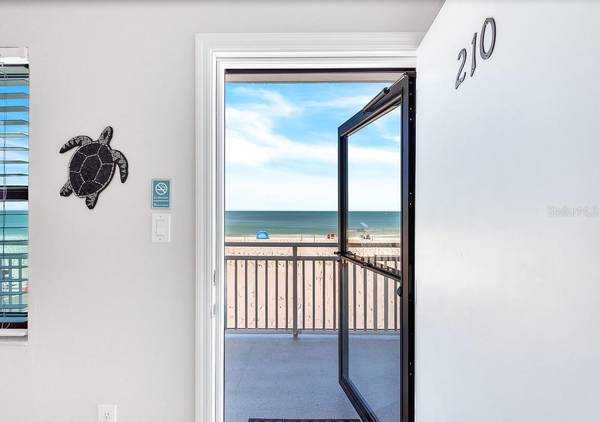 8470 W GULF BLVD #210, Treasure Island, FL 33706