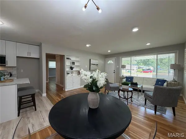 2246 Berwyn DR, St Louis, MO 63136