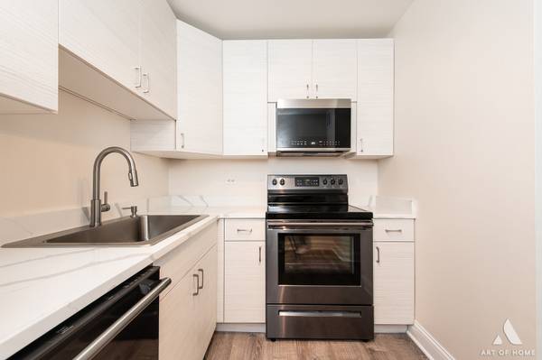 655 W Irving Park RD #2305, Chicago, IL 60613