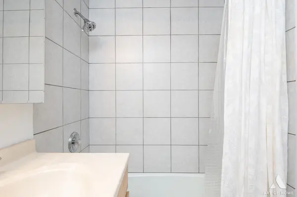655 W Irving Park RD #2305, Chicago, IL 60613