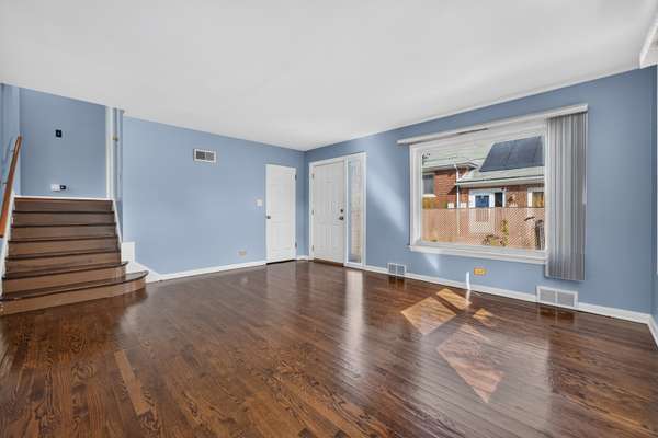 816 S La Grange RD, La Grange, IL 60525