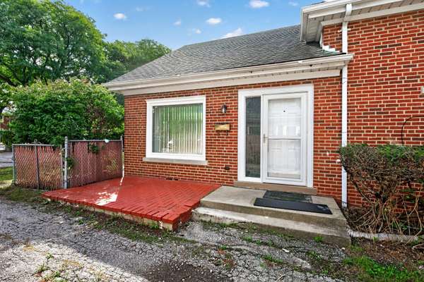 816 S La Grange RD, La Grange, IL 60525