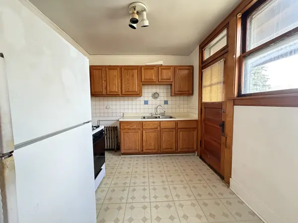 4208 W Cullom AVE #2, Chicago, IL 60641