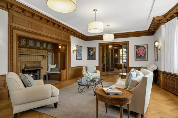 2224 W Lake Of The Isles Pkwy, Minneapolis, MN 55405