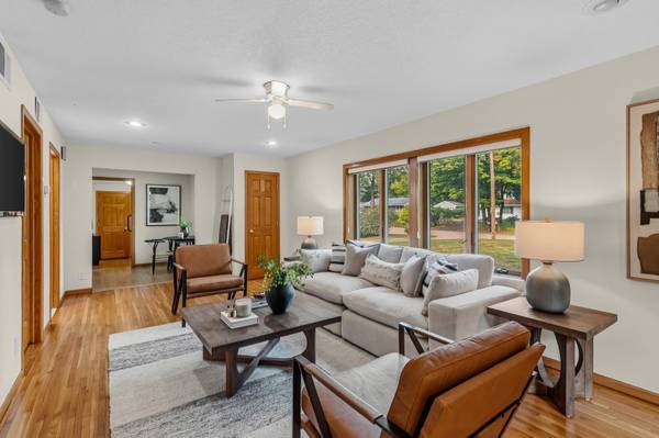17025 11th AVE N, Plymouth, MN 55447