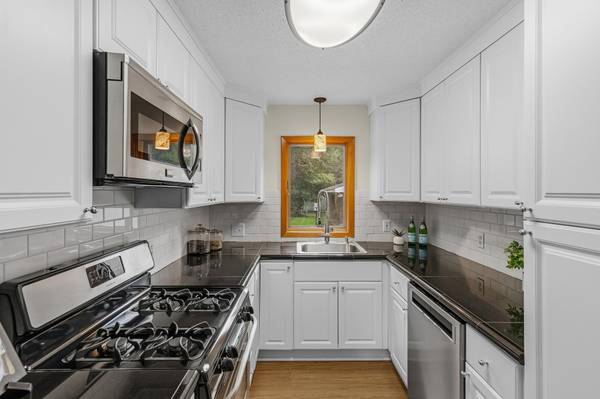 17025 11th AVE N, Plymouth, MN 55447