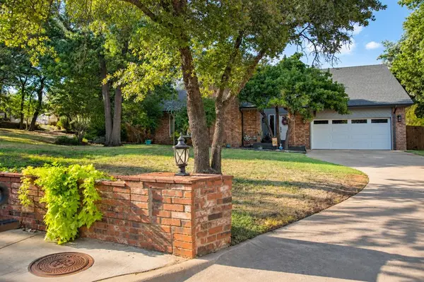 1705 Canary CT, Edmond, OK 73034