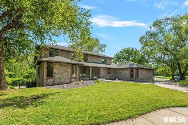1904 OAK CREEK RD, Springfield, IL 62704