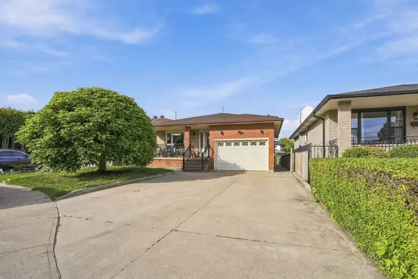 42 Lasila CT, Hamilton, ON L9C 7B6