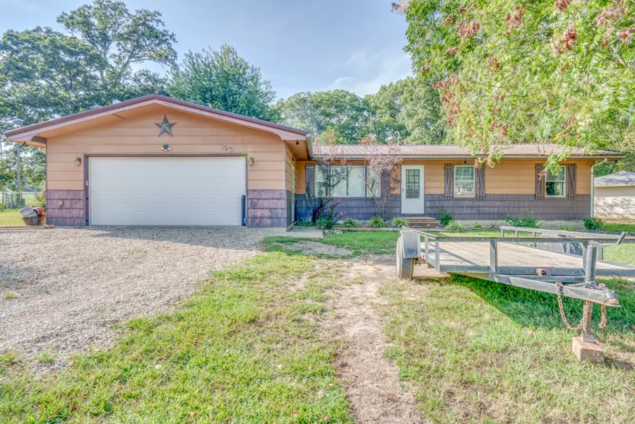 123 White Oak Park LN, Bluford, IL 62814