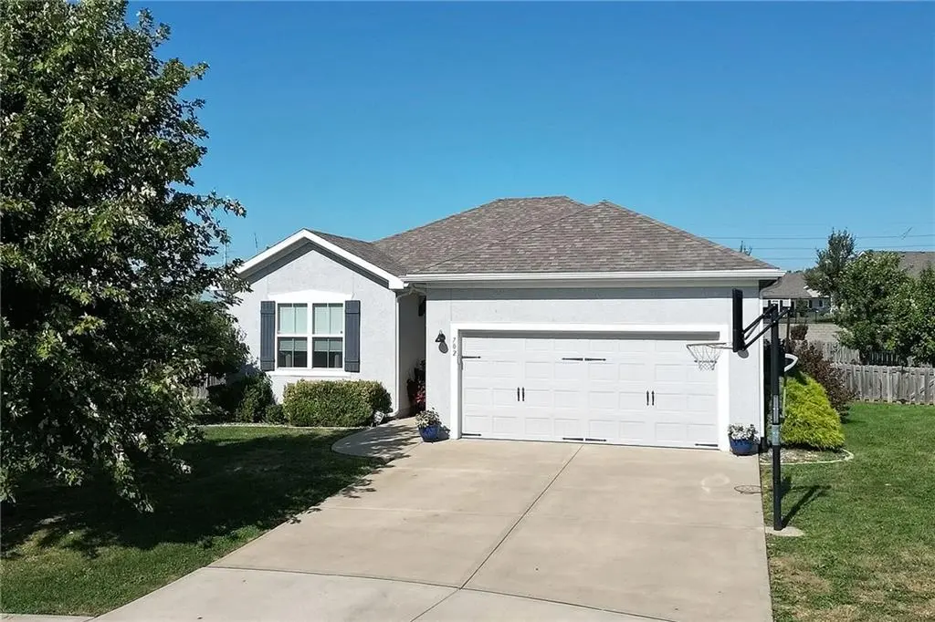 702 Andy CT, Belton, MO 64012