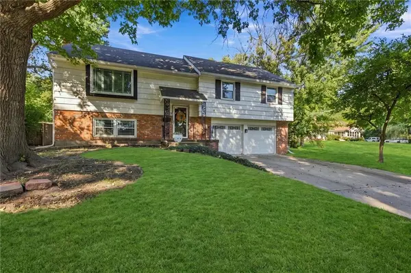 6624 Marty ST, Overland Park, KS 66202