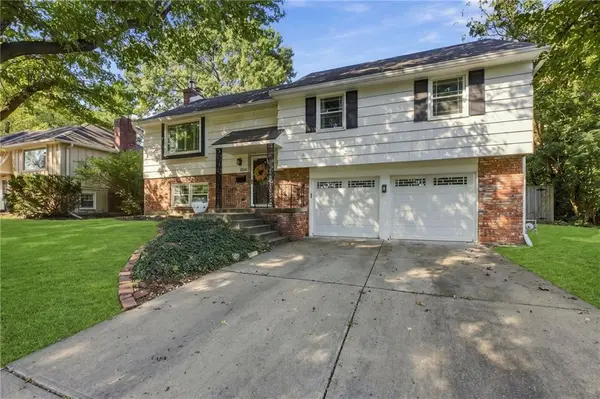 6624 Marty ST, Overland Park, KS 66202