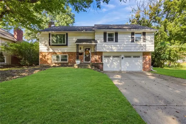 6624 Marty ST, Overland Park, KS 66202