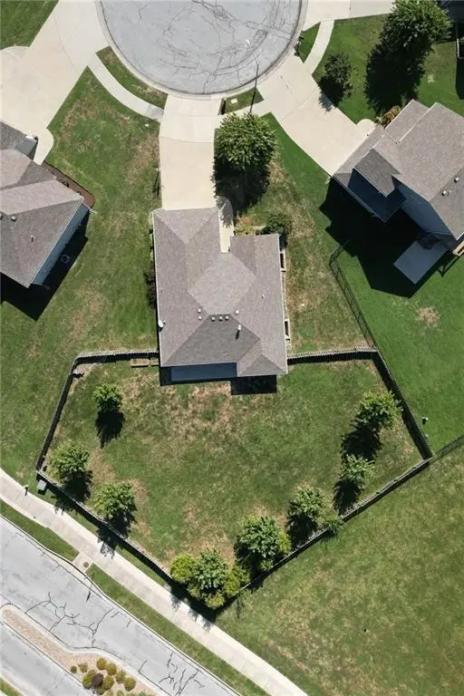 702 Andy CT, Belton, MO 64012